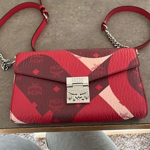 100% authentic MCM crossbody purse. Purchased from the MCM website itself.